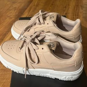 Women’s Nike AF1 PIXEL size: 5.5